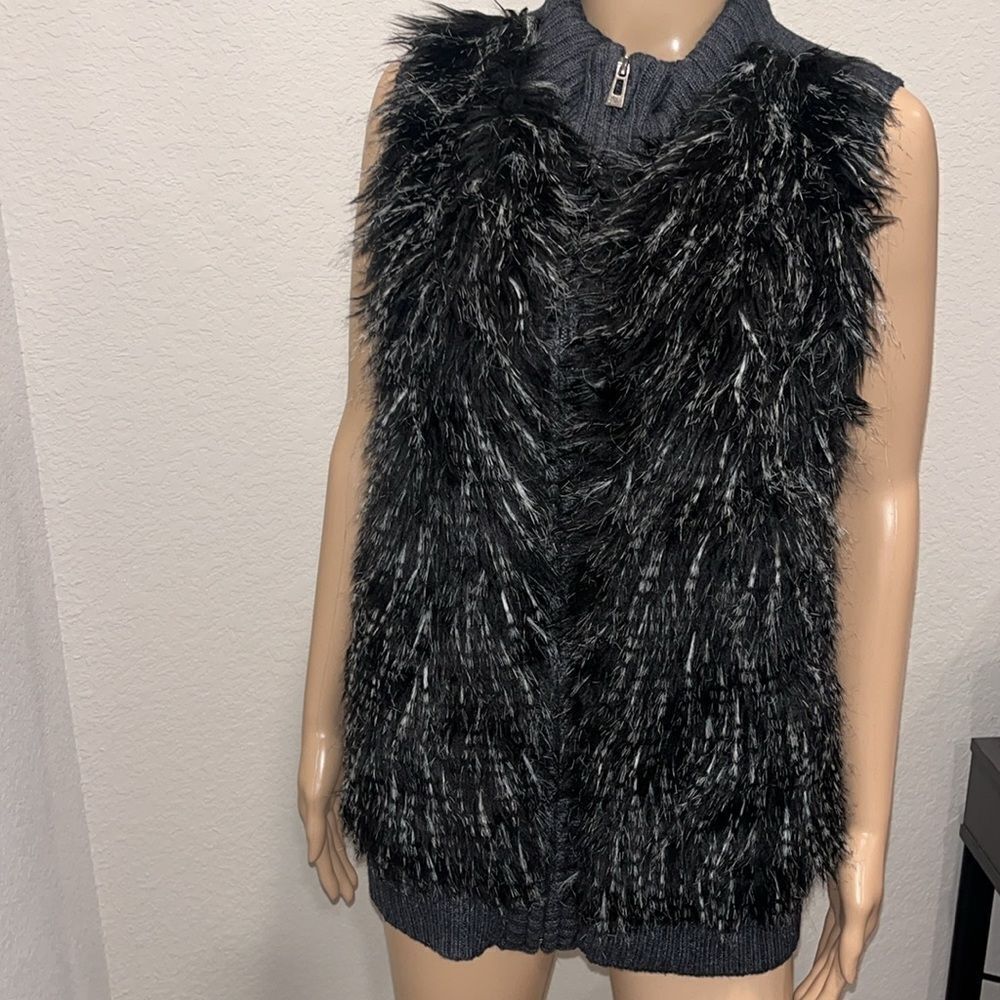 Romeo & Juliet Couture faux fur sweater vest